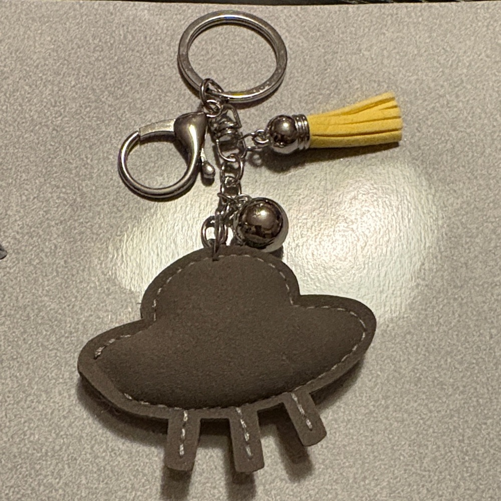 UFO Keychain with Rhinestones - Picture 5 of 7